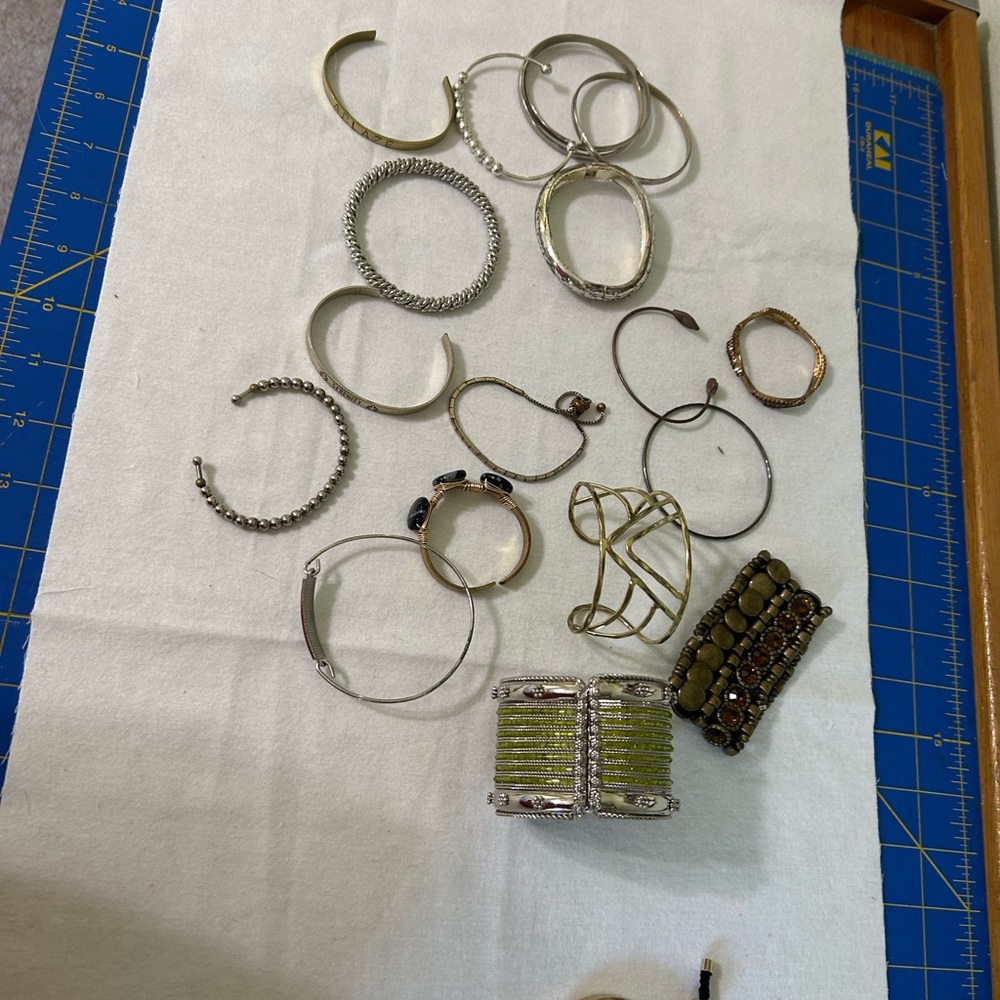 Lot 15 metal Bracelets